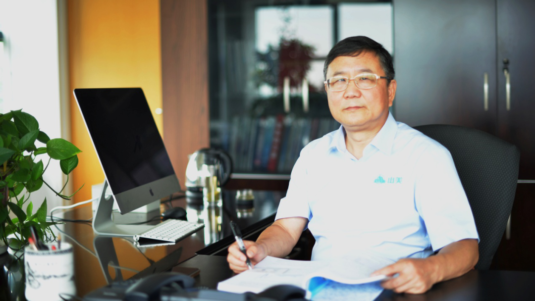 楊安民從業(yè)卅五周年系列報(bào)道--“三十五年磨一劍，山更美，業(yè)更精”專訪